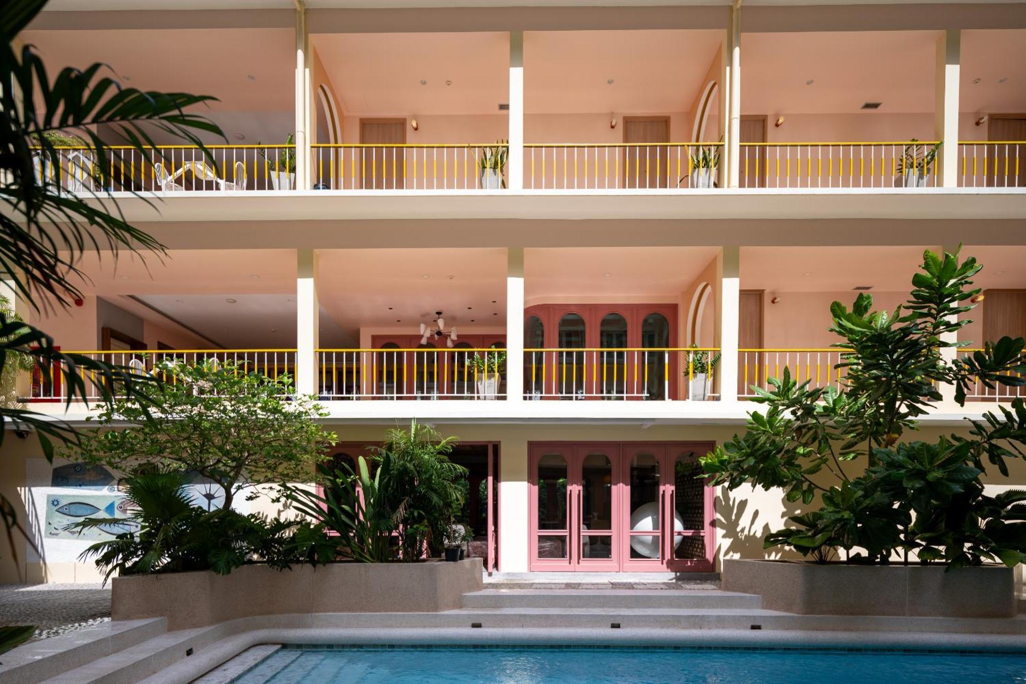 Miami Hotel Bangkok Exterior photo